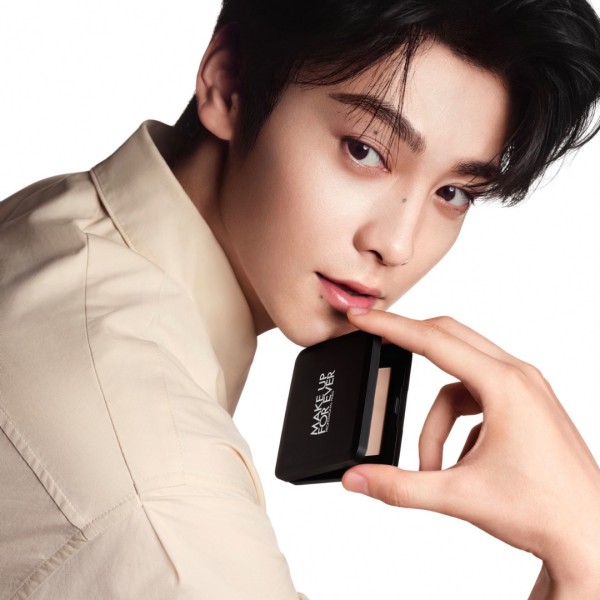 Tian Xuning devient le visage du HD Skin Perfecting Pressed Powder de MAKE UP FOR EVER